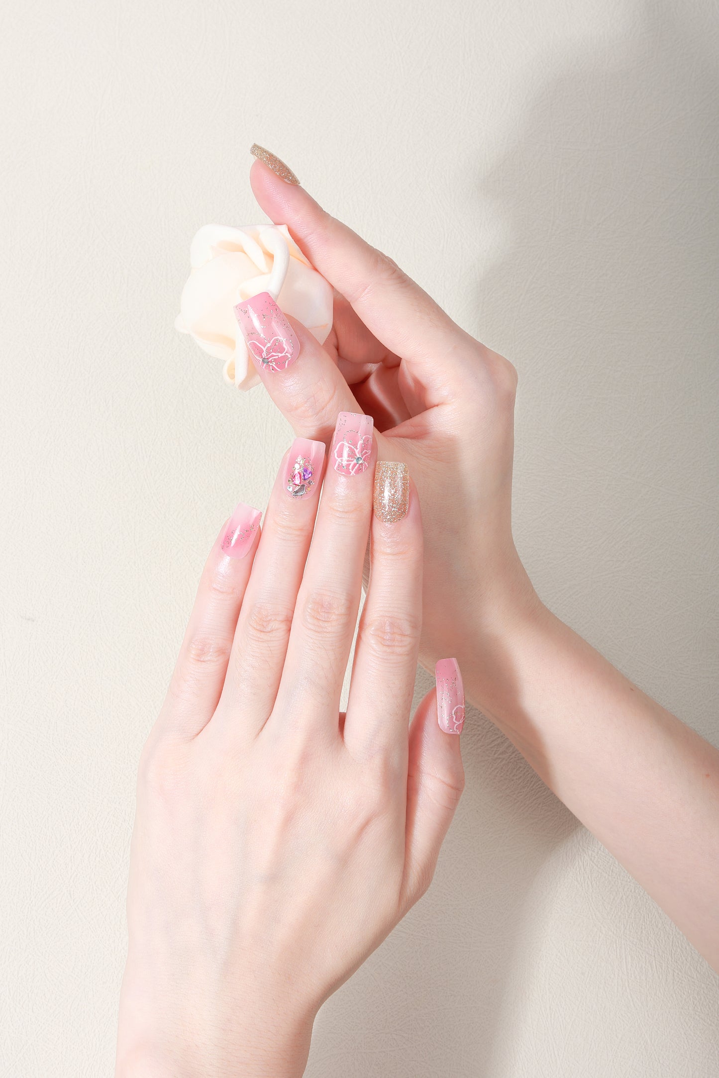 UV-FREE 22 Sparkle Bloom